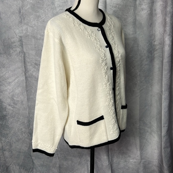 Croft & Barrow Cream & Black Floral Embroidery Detail Button Front Cardigan - SM - Picture 3 of 15